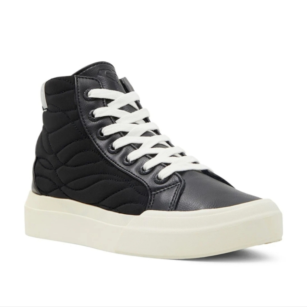 Women's Black Roxy Marina Hi High Top Sneaker Size 8. New With Tag